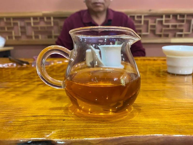 老徐鉴茶：1999年7542水味重，还带有绿茶味！为何会如此？