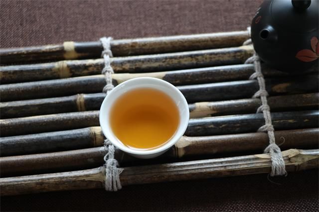 越陈越香！普洱生茶陈化的物质密码有哪些？