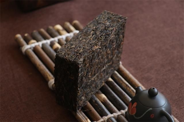 越陈越香！普洱生茶陈化的物质密码有哪些？