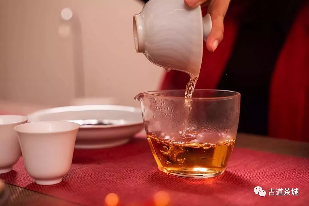 古道茶城 |白茶，存放多久才最好喝？