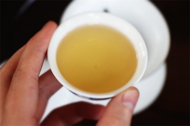 手捧一杯茶，总会想到你