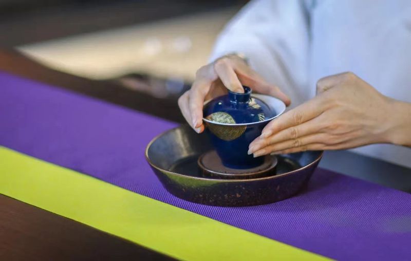 大益龙柱圆茶茶席： 气质感拉满，新中式与传统茶的创意融合