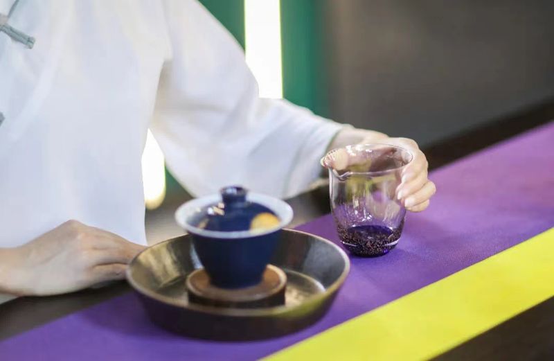 大益龙柱圆茶茶席： 气质感拉满，新中式与传统茶的创意融合