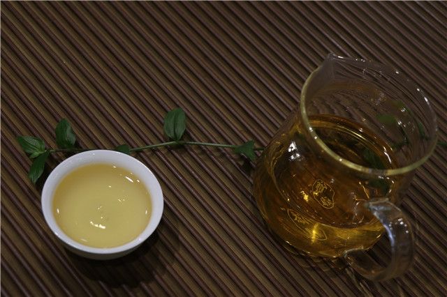 老徐谈茶：新茶上市，优质普洱怎么选？看茶味、茶韵两大要素！