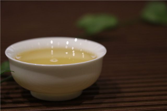 老徐谈茶：新茶上市，优质普洱怎么选？看茶味、茶韵两大要素！