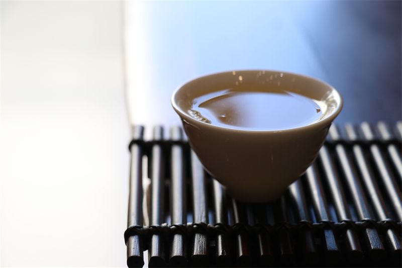 当你与茶的岁月交融，便成了简单静美的喝茶好岁月