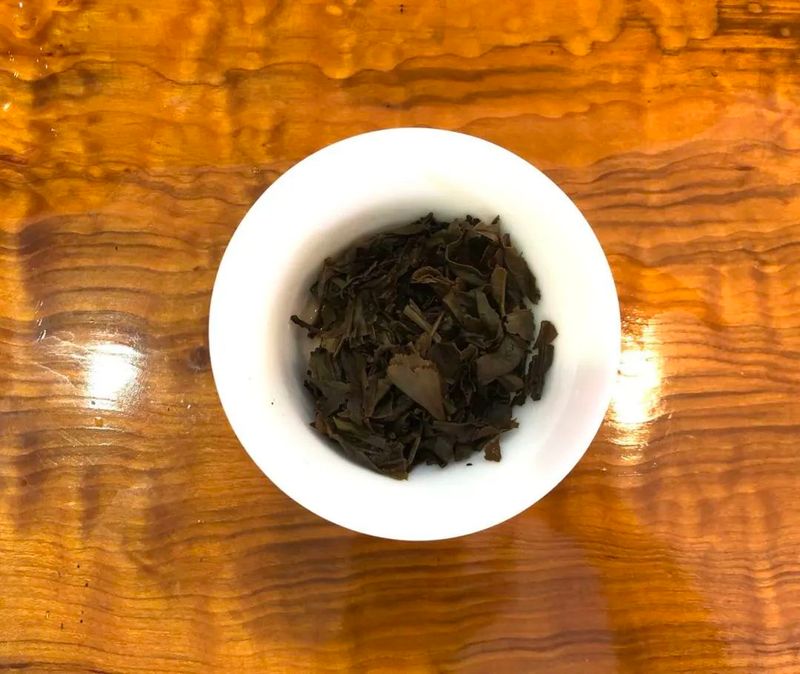 老徐鉴茶：2006年易武茶汤色漂亮，茶味饱满，但有豆香味！是何原因？​