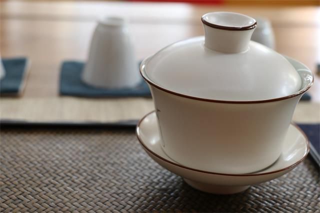 泡茶的纠结，开盖“走香”？盖上“闷茶”？