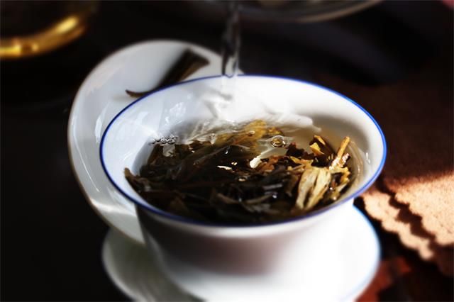 泡茶的纠结，开盖“走香”？盖上“闷茶”？