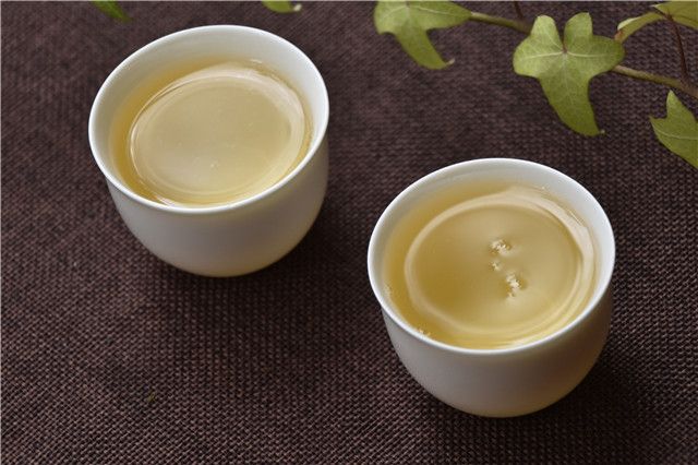 茶让我们懂得放下，才能活得快乐
