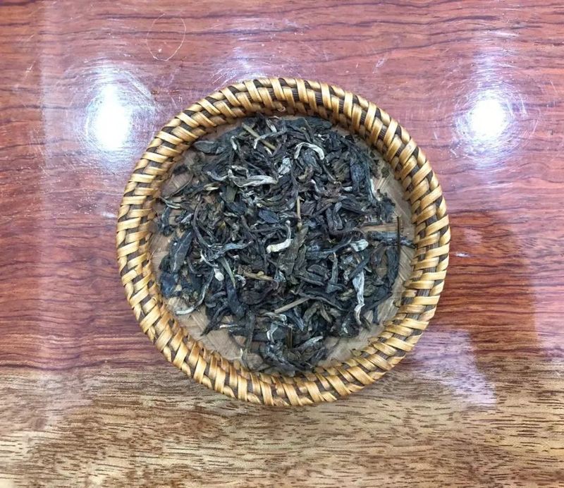 老徐鉴茶：这款2020年易武古曼撒春茶香气浓郁却带有豆香味？茶味还寡淡！