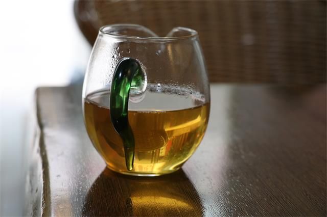 煮水度日一壶茶，闲来无事只观花