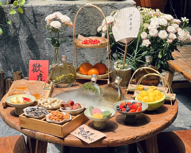最高日入2万+，茶汤上“亲手作画”，新式茶馆又现高阶玩法？
