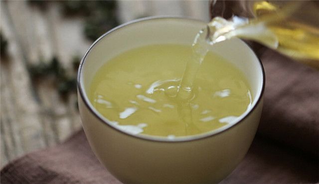 乌龙茶冲泡水温多少度合适