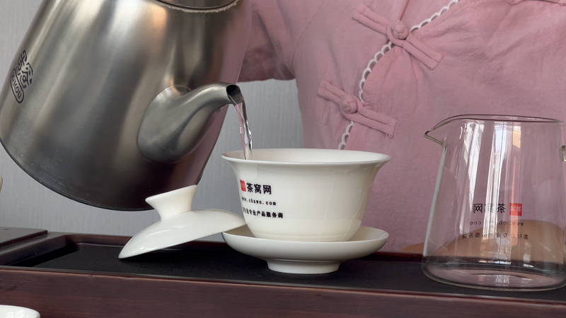 普洱青饼怎么泡，普洱新茶冲泡方法