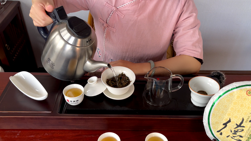 普洱青饼怎么泡，普洱新茶冲泡方法