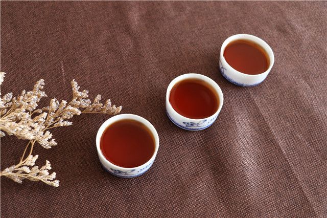 秋季喝茶喝什么茶最好，秋季饮茶的好处