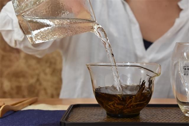 红茶冲泡温度与时间